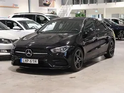 Svart Begagnad 2022 Mercedes CLA200 AMG Sportkupé | 309 900 kr (Marknadspris)