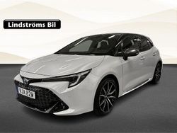 Vit Begagnad 2024 Toyota Corolla Hybrid Sport Halvkombi | 409 000 kr