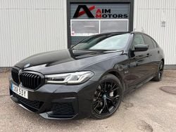 Svart Begagnad 2021 BMW 545e M Sport Sedan | 509 900 kr (Marknadspris)