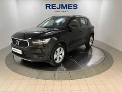 Svart Begagnad 2022 Volvo XC40 Momentum SUV | 319 500 kr (Marknadspris)