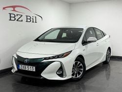 Vit Begagnad 2018 Toyota Prius Plug-in Hybrid Executive Halvkombi | 199 900 kr (Marknadspris)