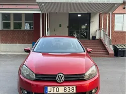 Röd Begagnad 2009 VW Golf VI Halvkombi | 35 000 kr (Marknadspris)