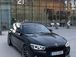 Svart Begagnad 2019 BMW 120 M Sport Halvkombi | 229 500 kr (Marknadspris)