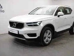 Vit Begagnad 2022 Volvo XC40 Momentum SUV | 299 900 kr (Bra pris)