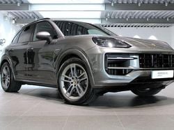 Grå Begagnad 2025 Porsche Cayenne SUV | 1 275 000 kr (Marknadspris)