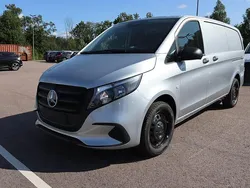 Silver Ny 2025 Mercedes Vito Minibuss | 639 999 kr