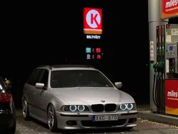 Grå Begagnad 2003 BMW 530 M Sport Kombi | 50 000 kr