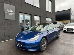 Mörkblå Begagnad 2019 Tesla Model 3 Standard Range Plus Sedan | 290 000 kr