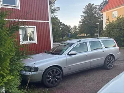 Grå Begagnad 2002 Volvo V70 Kombi | 17 000 kr (Marknadspris)