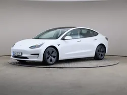 Vit Begagnad 2021 Tesla Model 3 Standard Range Plus Sedan | 269 000 kr (Bra pris)