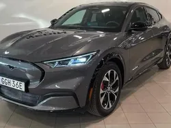 Grå Begagnad 2023 Ford Mustang Mach-E SUV | 485 000 kr