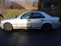 Begagnad 1999 Mercedes C200 Sedan | 25 000 kr