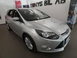 Grå Begagnad 2013 Ford Focus Titanium Kombi | 79 900 kr (Marknadspris)