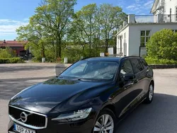 Svart Begagnad 2019 Volvo V60 Momentum Kombi | 199 000 kr (Marknadspris)