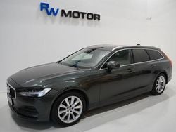 Mörkgrå Begagnad 2018 Volvo V90 Momentum Kombi | 224 900 kr (Marknadspris)