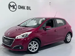 Mörkröd (röd) Begagnad 2017 Peugeot 208 Halvkombi | 79 900 kr (Marknadspris)