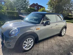 Grå Begagnad 2017 Mini Cooper Pepper Halvkombi | 130 000 kr (Marknadspris)