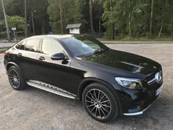 Svart Begagnad 2019 Mercedes GLC250 AMG Sportkupé | 399 000 kr (Marknadspris)