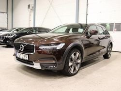 Mörkbrun Begagnad 2017 Volvo V90 CC Inscription Kombi | 328 900 kr (Marknadspris)