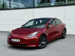 Röd Begagnad 2019 Tesla Model 3 Long Range Sedan | 209 900 kr (Marknadspris)