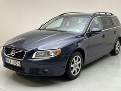 Blå Begagnad 2013 Volvo V70 Momentum Kombi | 90 000 kr (Marknadspris)