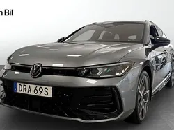 Mörkgrå Begagnad 2024 VW Passat R-line Kombi | 569 900 kr