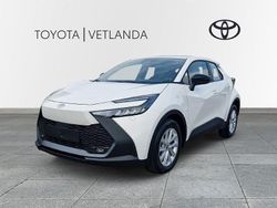 Vit (super white) Ny 2025 Toyota C-HR+ Active SUV | 309 900 kr