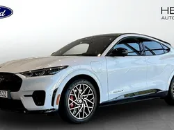 Vit (white) Begagnad 2024 Ford Mustang Mach-E GT SUV | 599 900 kr (Marknadspris)