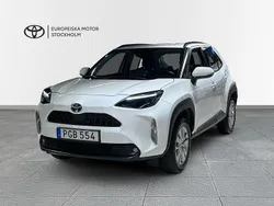 Vit Begagnad 2023 Toyota Yaris Cross Active SUV | 269 900 kr (Marknadspris)