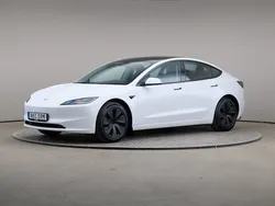 Vit Begagnad 2024 Tesla Model 3 Standard Range Sedan | 399 000 kr (Marknadspris)