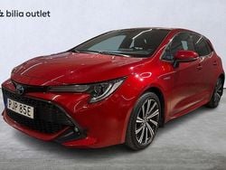 Röd Begagnad 2021 Toyota Corolla Hybrid Style Halvkombi | 219 900 kr (Marknadspris)