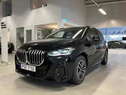 Svart Ny 2024 BMW 230e Active Tourer M Sport Minibuss | 647 200 kr