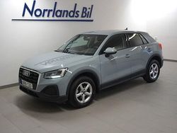 Grå (pilgrå pärleffekt) Begagnad 2024 Audi Q2 Comfort SUV | 294 900 kr (Lite dyr)