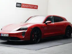 Röd Begagnad 2022 Porsche Taycan GTS Sport Turismo Sedan | 939 000 kr