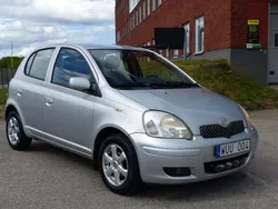 Silver (silvermetallic) Begagnad 2005 Toyota Yaris Halvkombi | 29 800 kr (Bra pris)