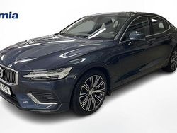 Mörkblå Begagnad 2019 Volvo S60 Inscription Sedan | 329 900 kr (Marknadspris)
