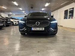 Svart Begagnad 2022 Volvo V60 Momentum Kombi | 397 000 kr (Dyr)