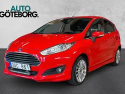 Röd Begagnad 2013 Ford Fiesta Titanium Halvkombi | 59 900 kr (Marknadspris)