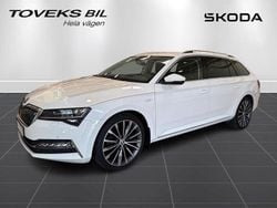 Vit Begagnad 2021 Skoda Superb Kombi | 234 900 kr (Bra pris)