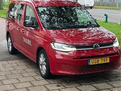 Röd Begagnad 2022 VW Caddy Maxi Life Minibuss | 299 000 kr