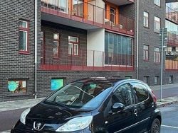 Svart Begagnad 2010 Peugeot 107 Halvkombi | 23 500 kr (Marknadspris)