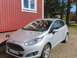 Grå Begagnad 2013 Ford Fiesta Titanium Halvkombi | 58 000 kr (Superpris)