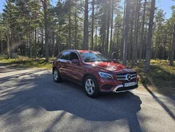 Röd Begagnad 2018 Mercedes GLC220 SUV | 279 900 kr (Marknadspris)