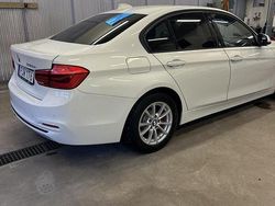 Vit Begagnad 2017 BMW 330e Sport Line Sedan | 165 999 kr (Marknadspris)