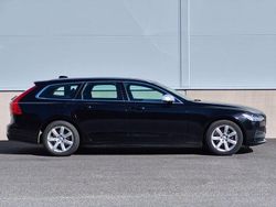 Svart Begagnad 2020 Volvo V90 Momentum Kombi | 124 900 kr