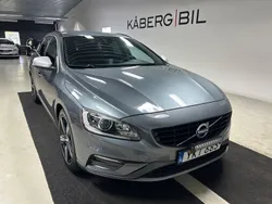 Grå Begagnad 2017 Volvo V60 R-Design Kombi | 129 900 kr (Marknadspris)