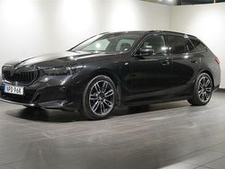Svart Begagnad 2025 BMW 530e M Sport Kombi | 649 800 kr (Marknadspris)