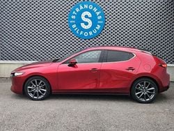 Röd Begagnad 2019 Mazda 3 Cosmo Halvkombi | 199 000 kr (Marknadspris)