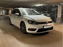 Vit Begagnad 2015 VW Golf VII R-line Halvkombi | 115 000 kr (Marknadspris)