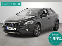 Svart Begagnad 2016 Volvo V40 CC Summum Kombi | 174 900 kr (Marknadspris)
